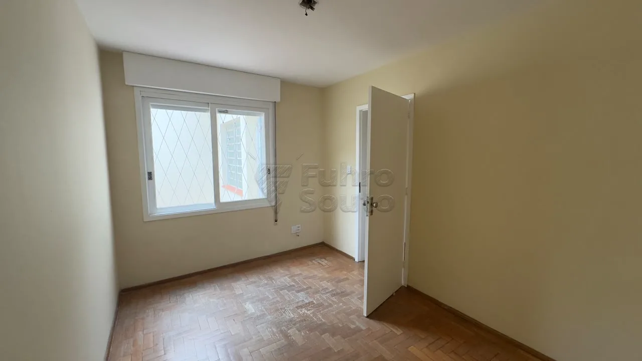 Comprar Casa / Padr&atilde;o em Pelotas R$ 920.000,00 - Foto 9