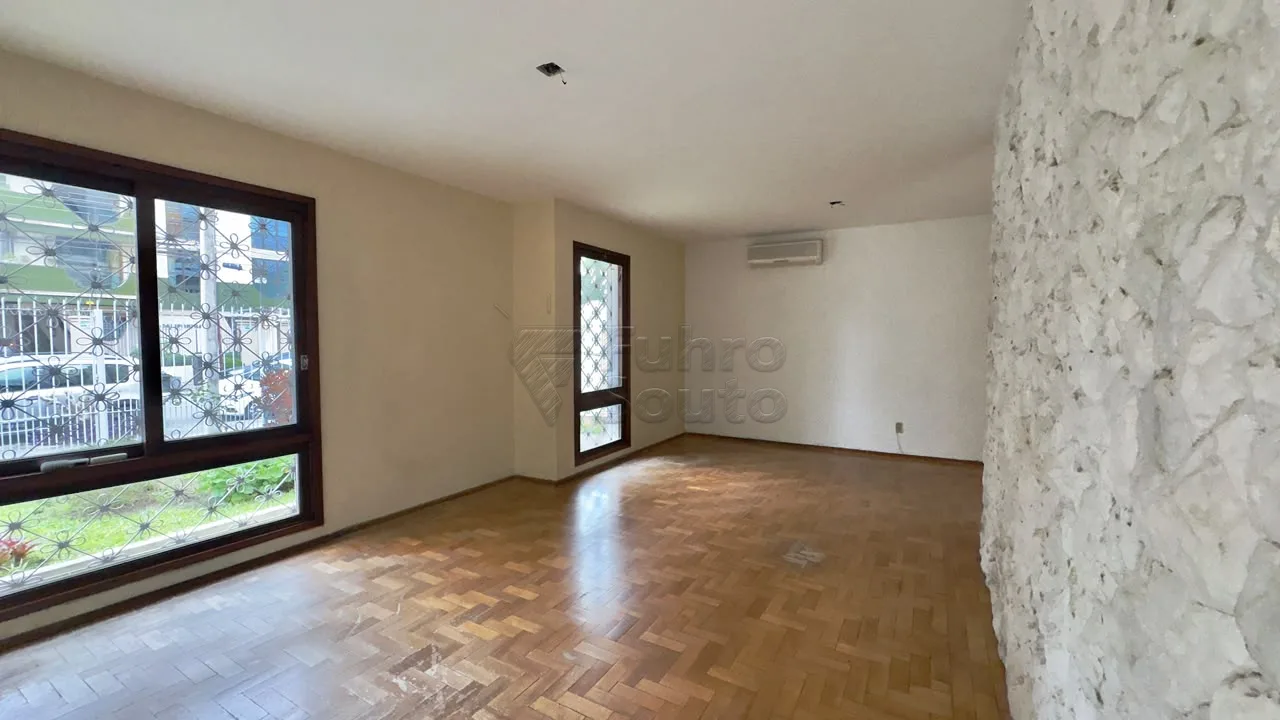 Comprar Casa / Padr&atilde;o em Pelotas R$ 920.000,00 - Foto 1