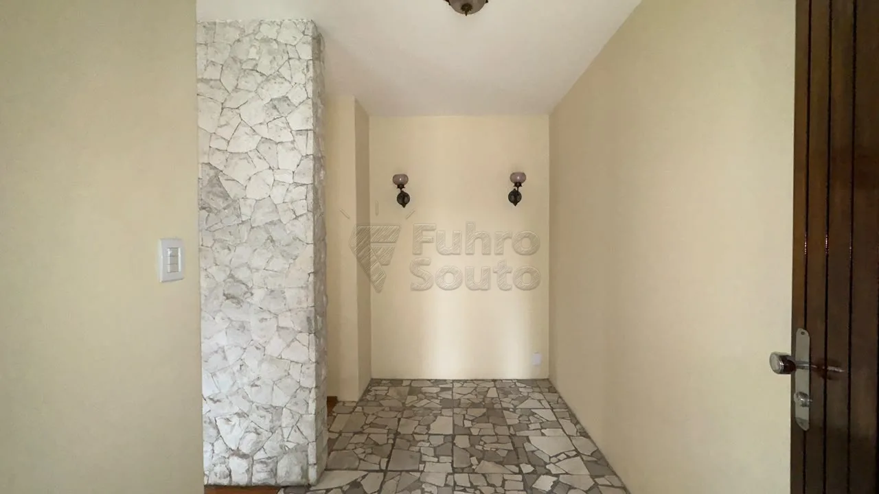 Comprar Casa / Padr&atilde;o em Pelotas R$ 920.000,00 - Foto 2