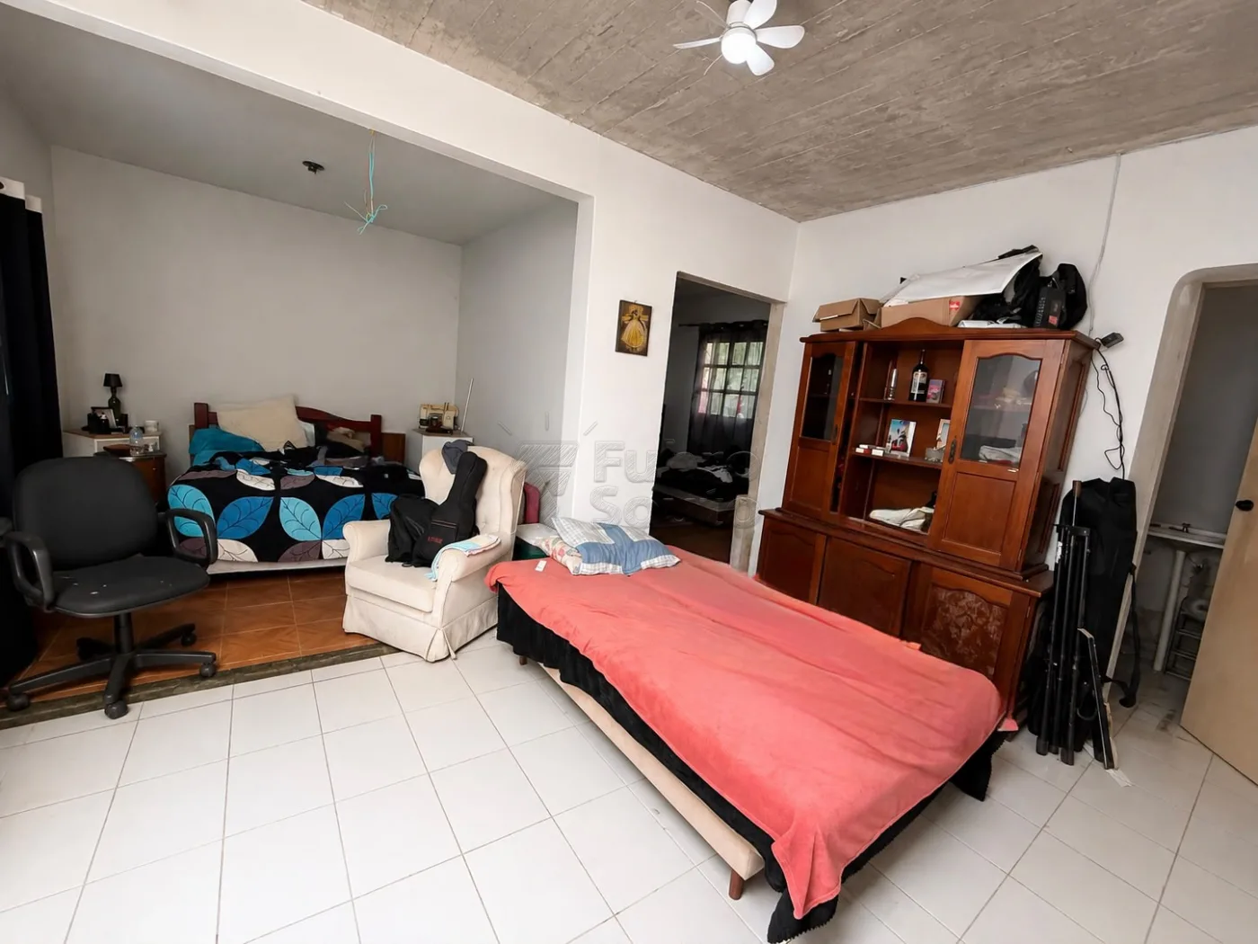 Comprar Casa / Padr&atilde;o em Pelotas R$ 280.000,00 - Foto 2