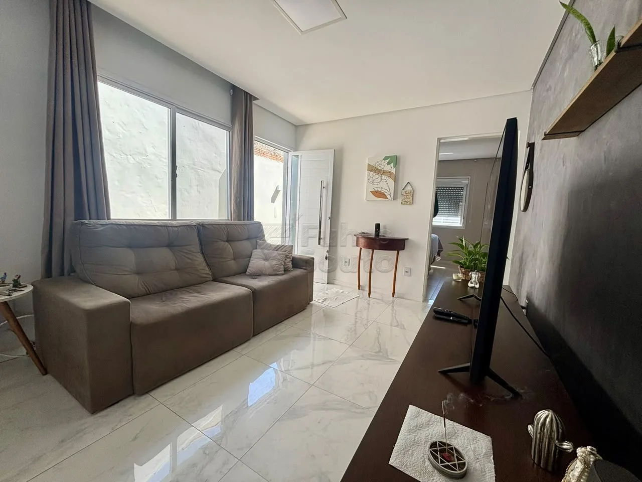 Comprar Casa / Padr&atilde;o em Pelotas R$ 270.000,00 - Foto 3