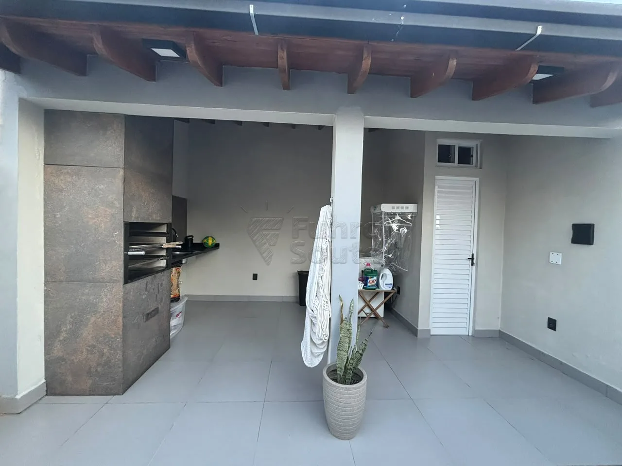 Comprar Casa / Padr&atilde;o em Pelotas R$ 270.000,00 - Foto 12