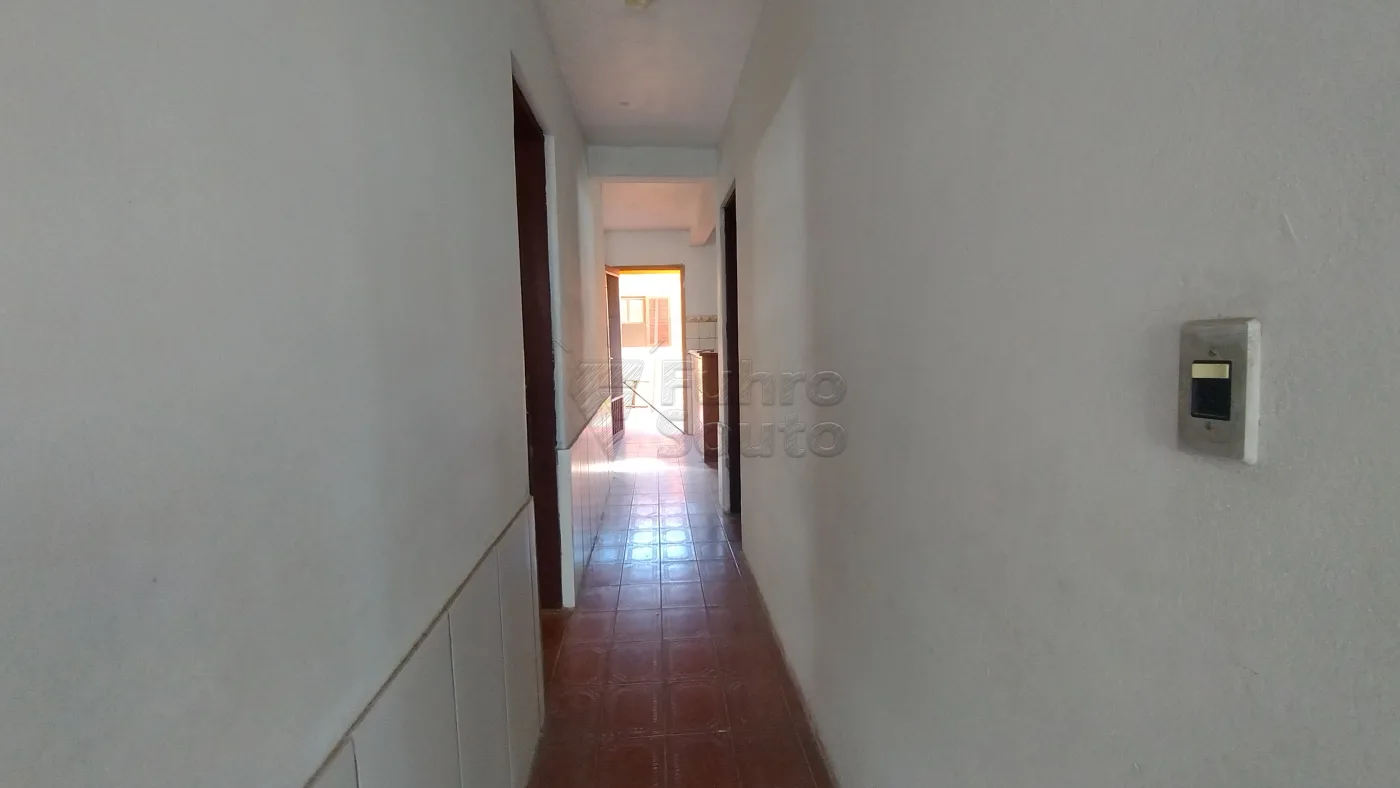 Comprar Casa / Padr&atilde;o em Pelotas R$ 350.000,00 - Foto 2