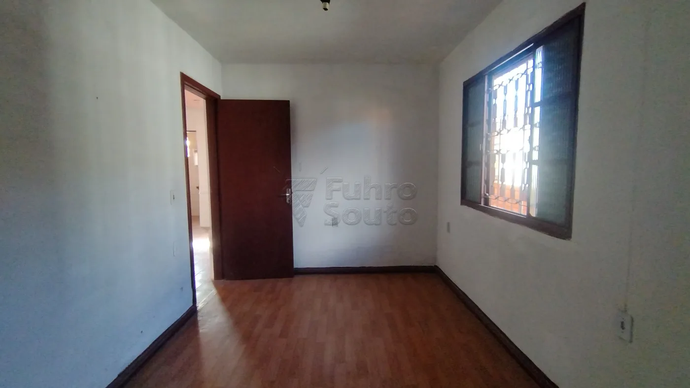 Comprar Casa / Padr&atilde;o em Pelotas R$ 350.000,00 - Foto 5