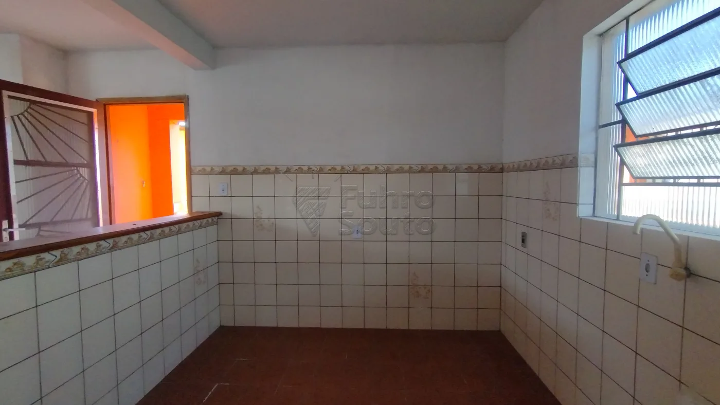 Comprar Casa / Padr&atilde;o em Pelotas R$ 350.000,00 - Foto 7
