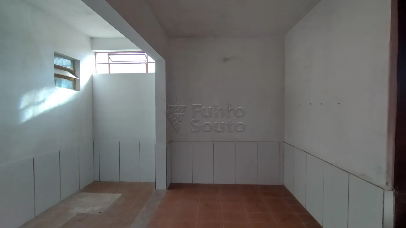 Comprar Casa / Padr&atilde;o em Pelotas R$ 350.000,00 - Foto 10