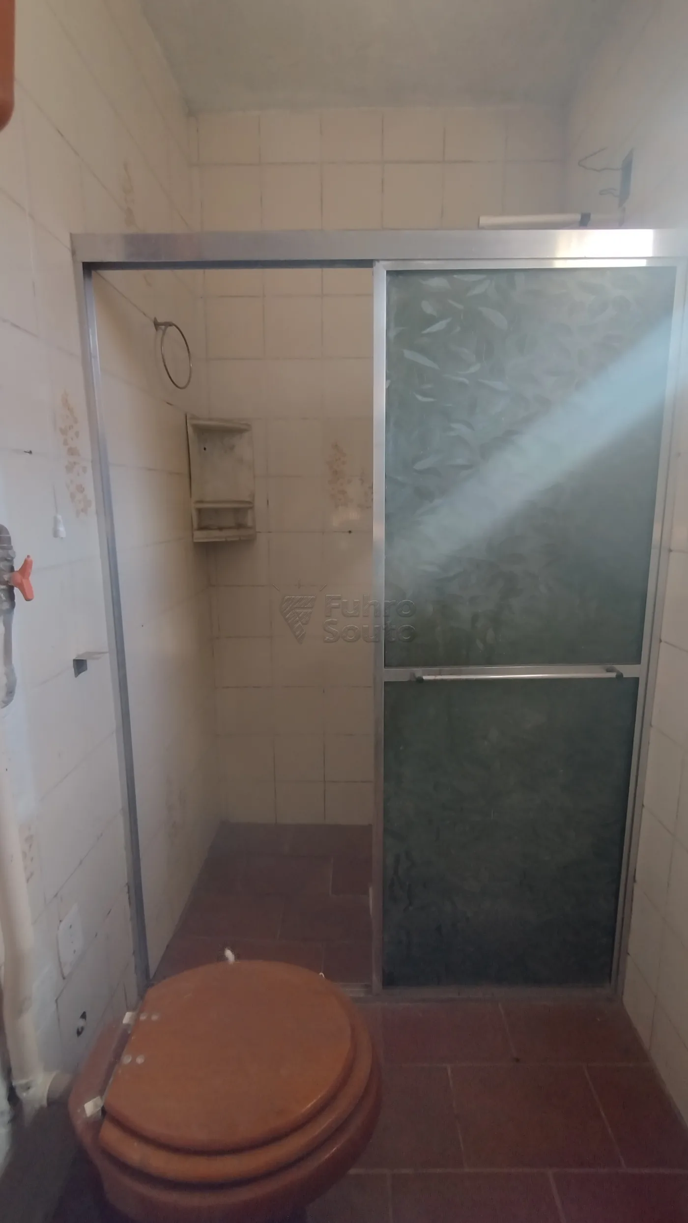 Comprar Casa / Padr&atilde;o em Pelotas R$ 350.000,00 - Foto 11
