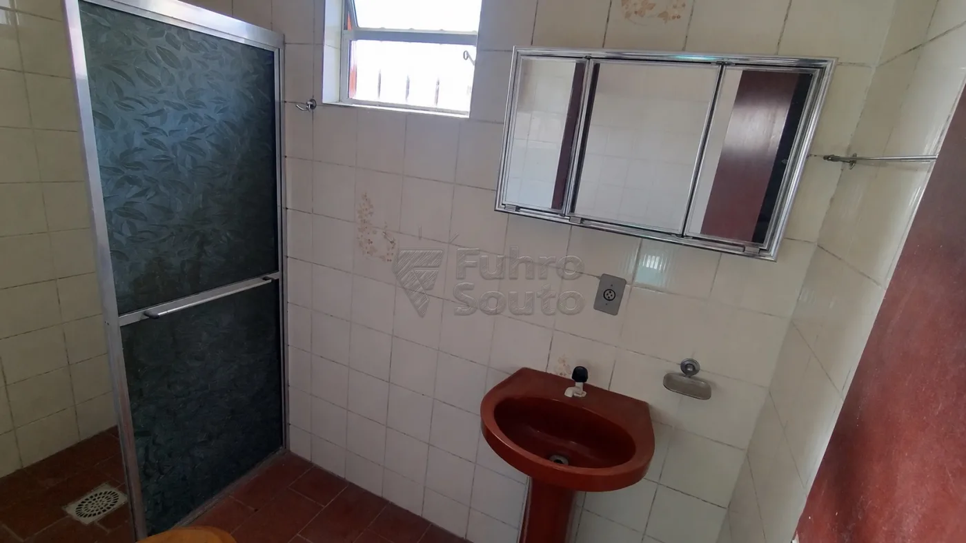 Comprar Casa / Padr&atilde;o em Pelotas R$ 350.000,00 - Foto 13