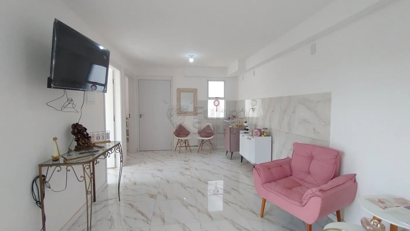 Comprar Apartamento / Padr&atilde;o em Pelotas R$ 195.000,00 - Foto 1