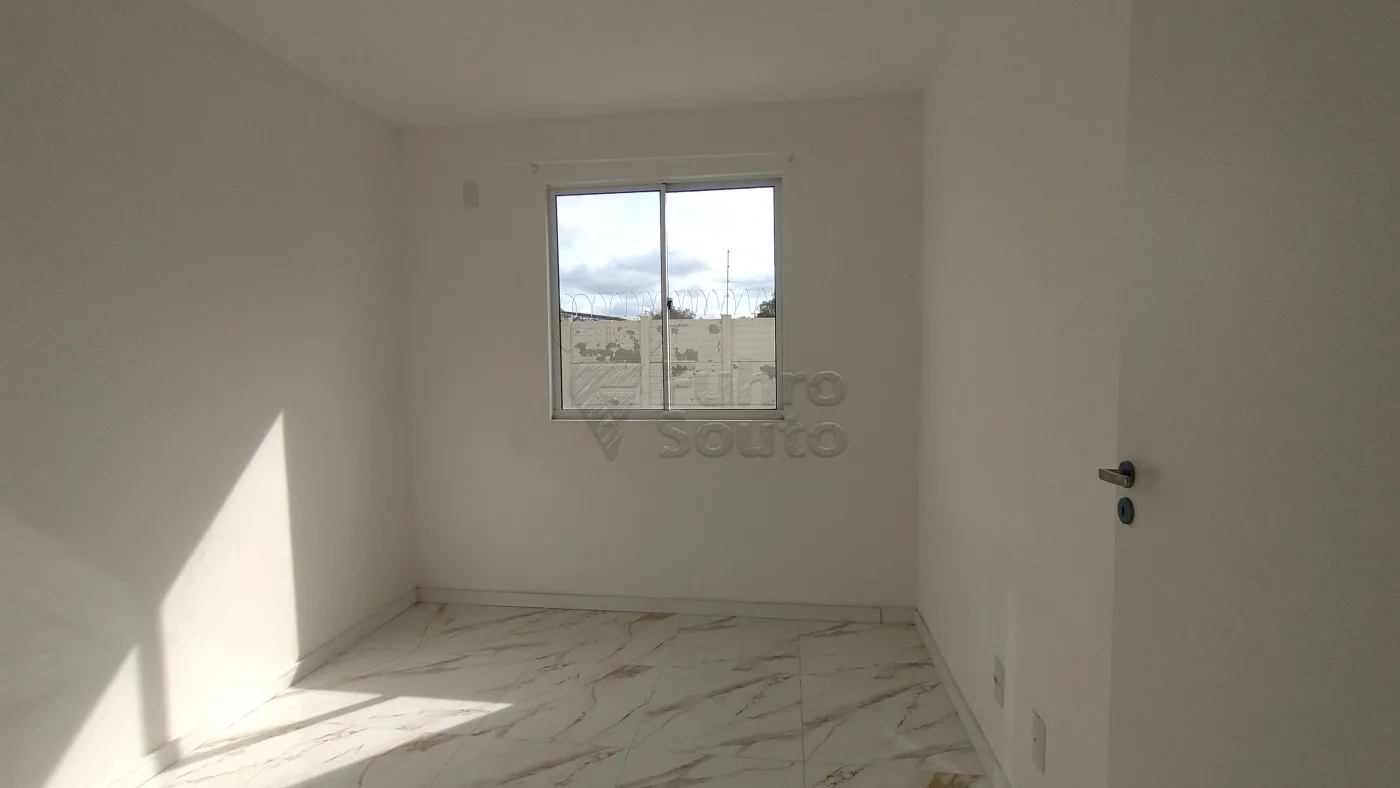Comprar Apartamento / Padr&atilde;o em Pelotas R$ 195.000,00 - Foto 2