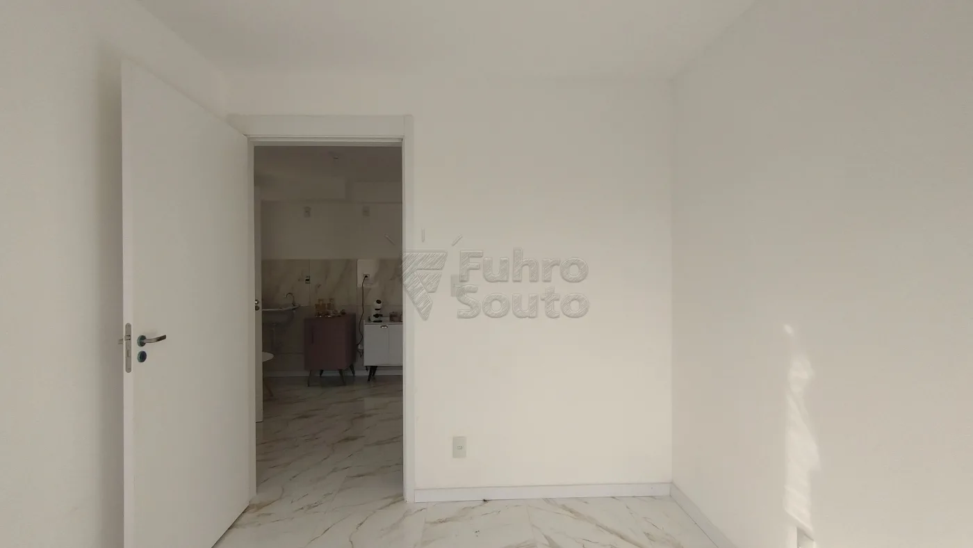 Comprar Apartamento / Padr&atilde;o em Pelotas R$ 195.000,00 - Foto 3