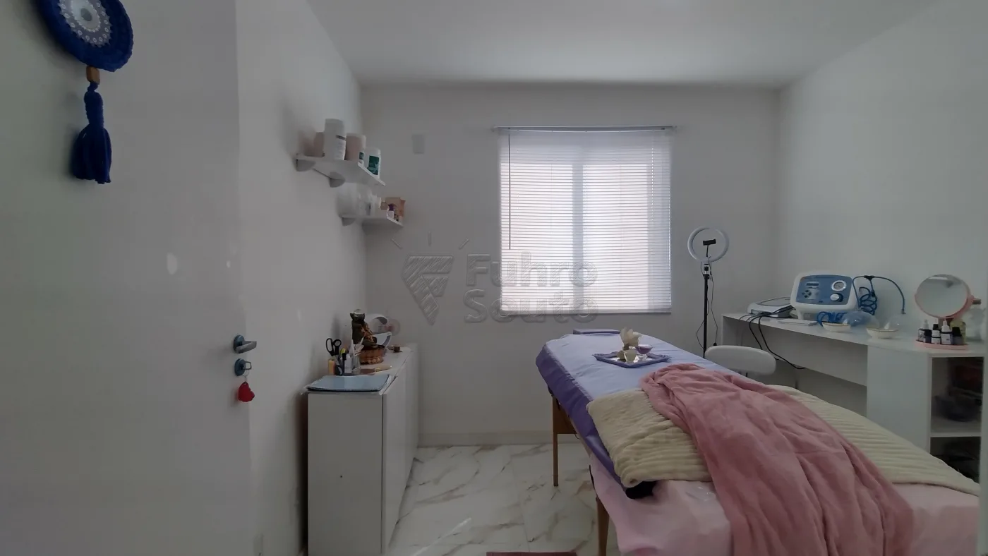 Comprar Apartamento / Padr&atilde;o em Pelotas R$ 195.000,00 - Foto 4