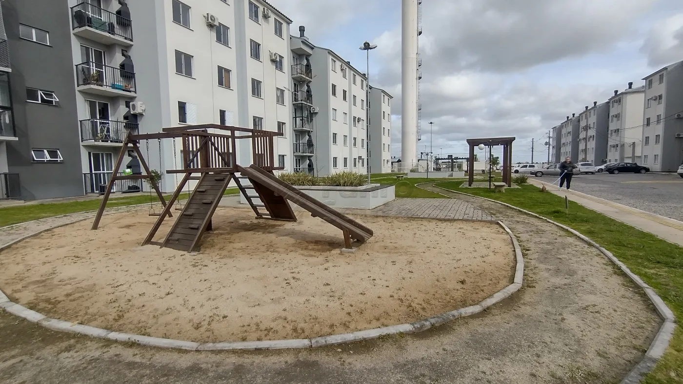 Comprar Apartamento / Padr&atilde;o em Pelotas R$ 195.000,00 - Foto 18