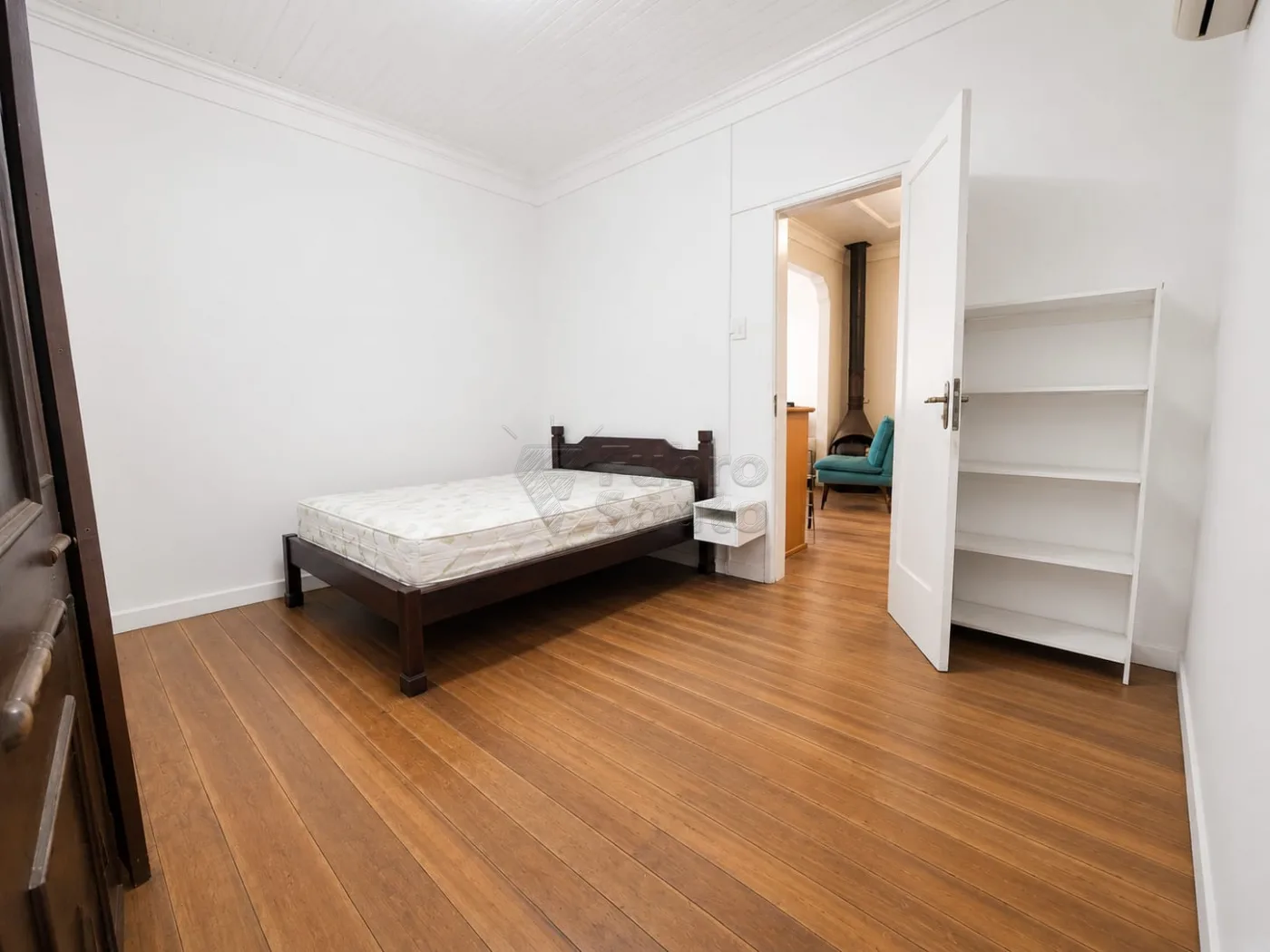 Comprar Casa / Padr&atilde;o em Pelotas R$ 390.000,00 - Foto 3