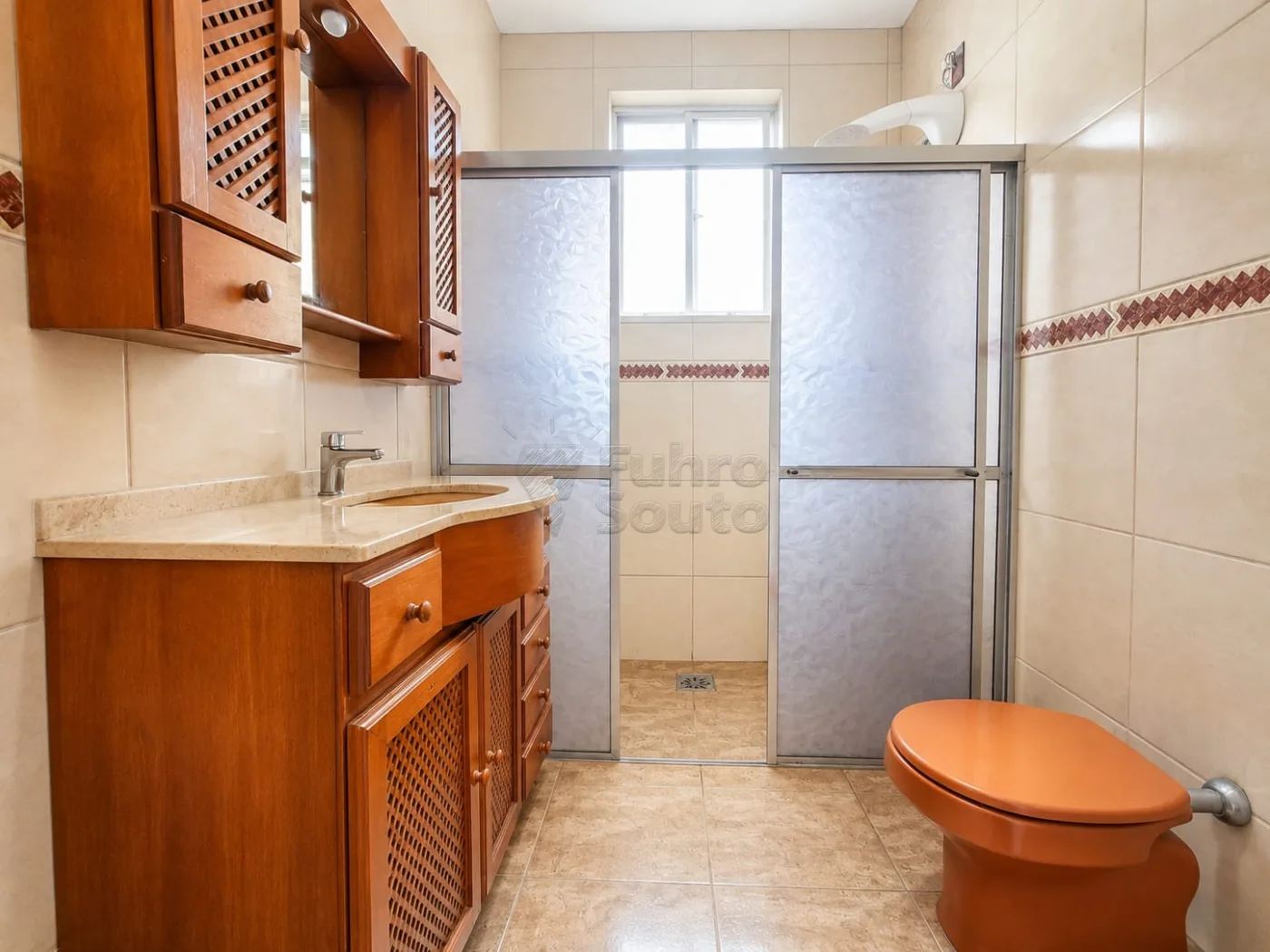 Comprar Casa / Padr&atilde;o em Pelotas R$ 390.000,00 - Foto 9