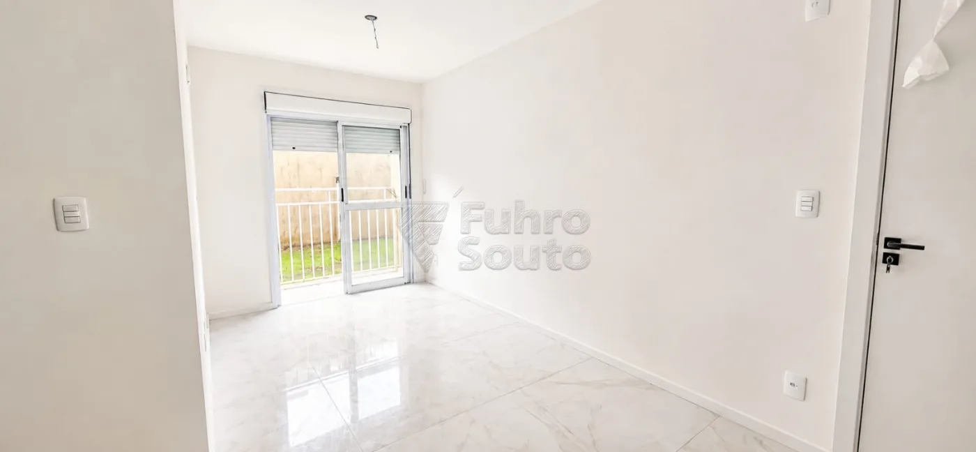 Comprar Apartamento / Padr&atilde;o em Pelotas R$ 240.000,00 - Foto 2