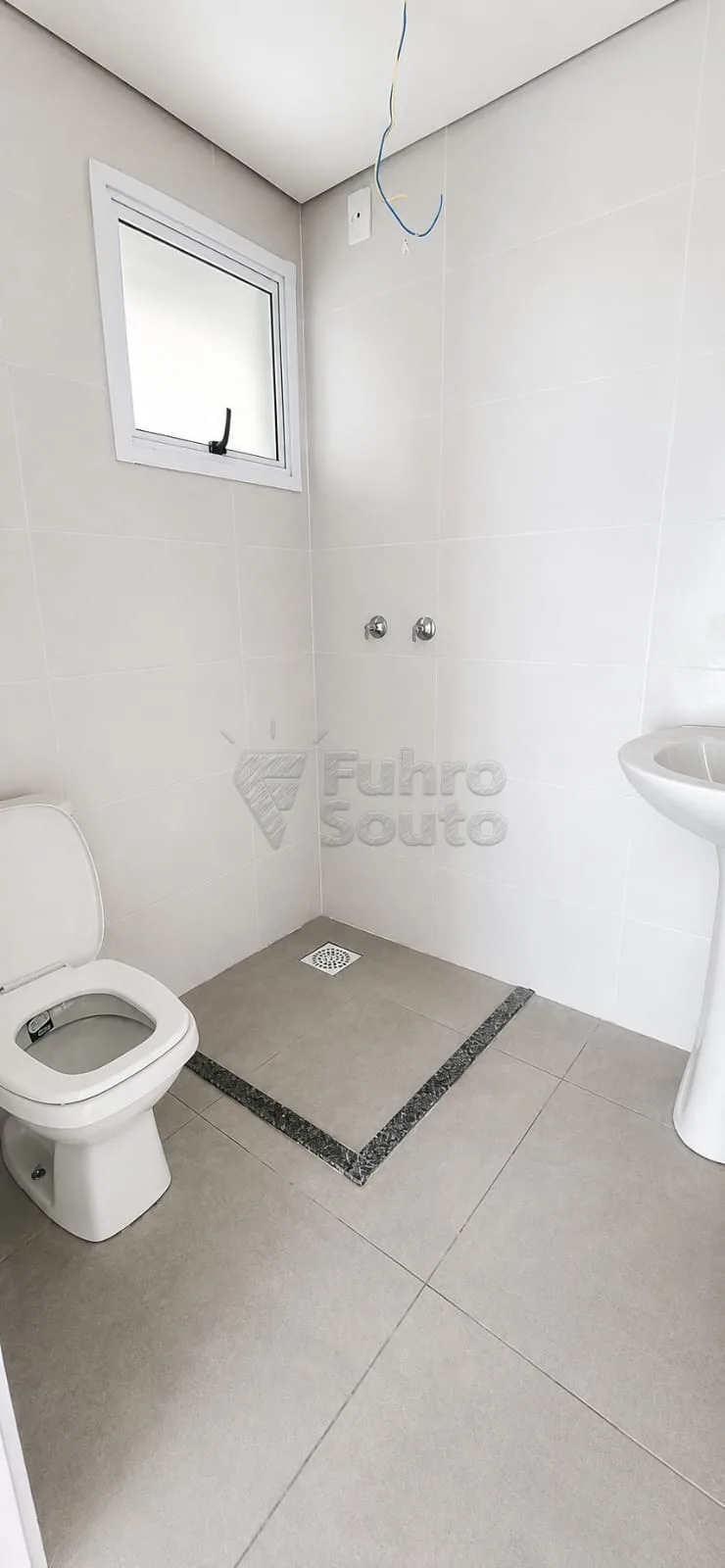 Comprar Apartamento / Padr&atilde;o em Pelotas R$ 240.000,00 - Foto 5