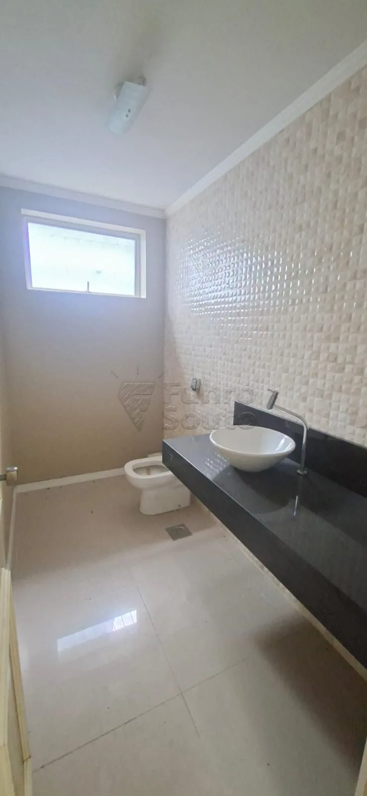 Comprar Casa / Padr&atilde;o em Pelotas R$ 890.000,00 - Foto 8