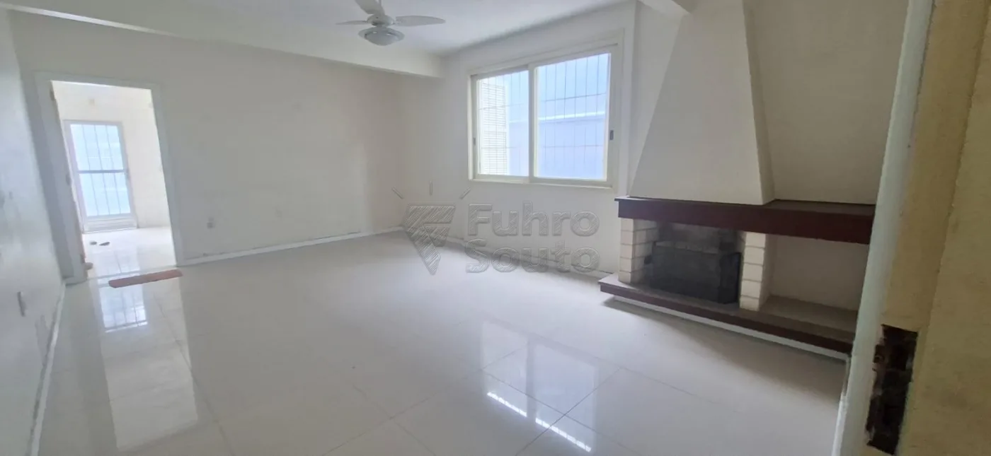 Comprar Casa / Padr&atilde;o em Pelotas R$ 890.000,00 - Foto 6