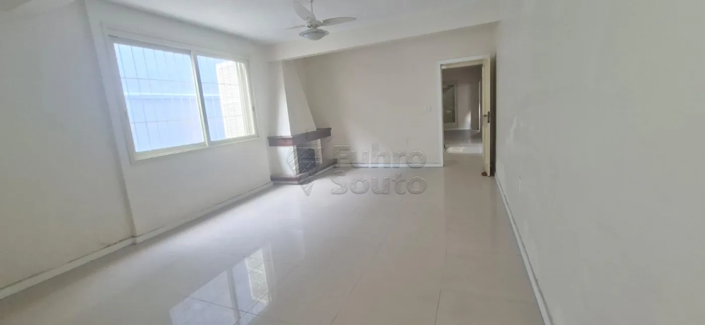 Comprar Casa / Padr&atilde;o em Pelotas R$ 890.000,00 - Foto 7