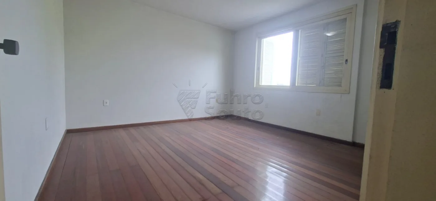 Comprar Casa / Padr&atilde;o em Pelotas R$ 890.000,00 - Foto 12