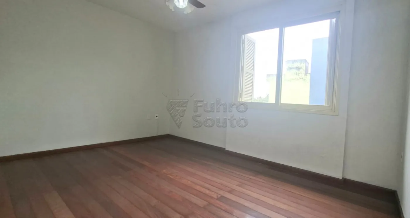 Comprar Casa / Padr&atilde;o em Pelotas R$ 890.000,00 - Foto 14