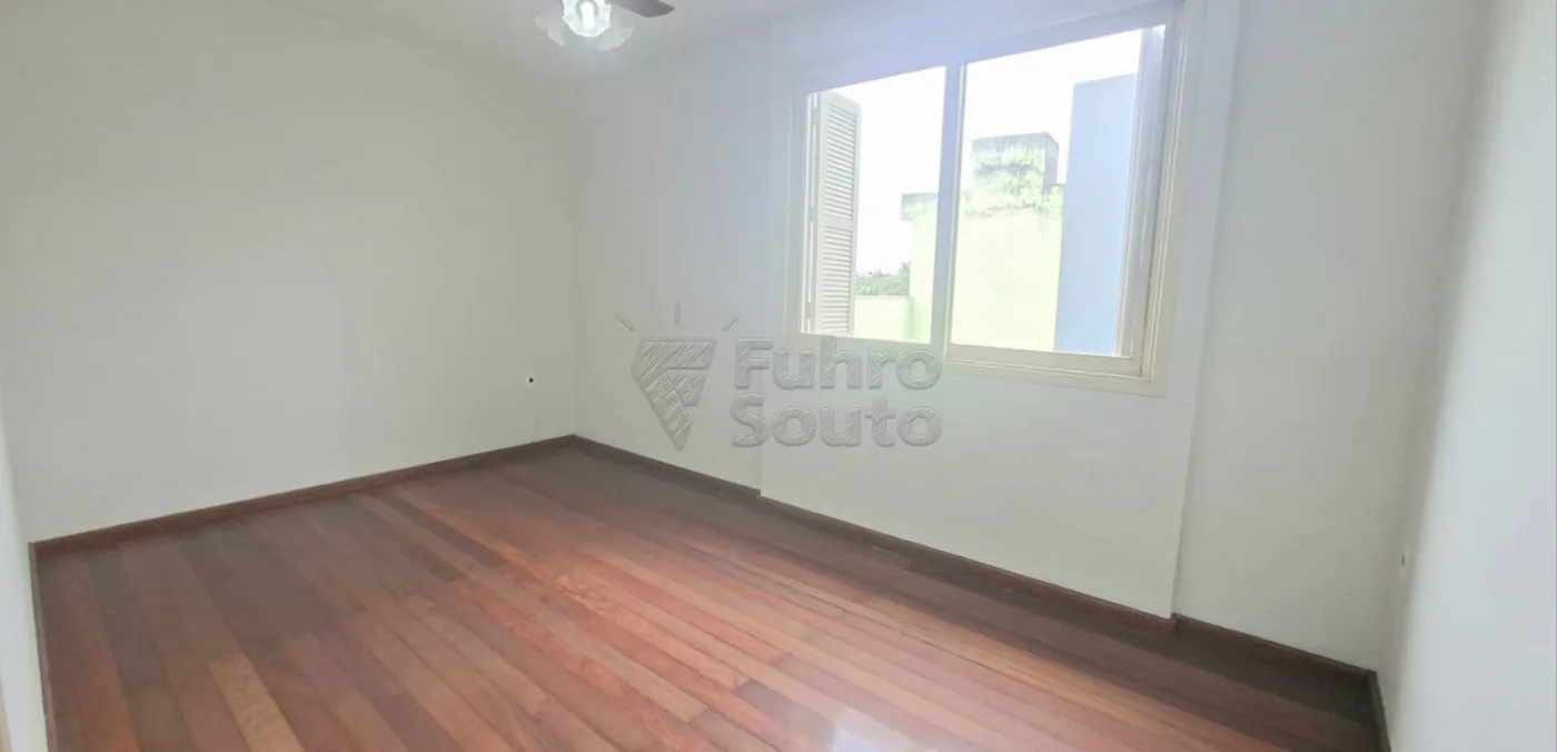 Comprar Casa / Padr&atilde;o em Pelotas R$ 890.000,00 - Foto 15