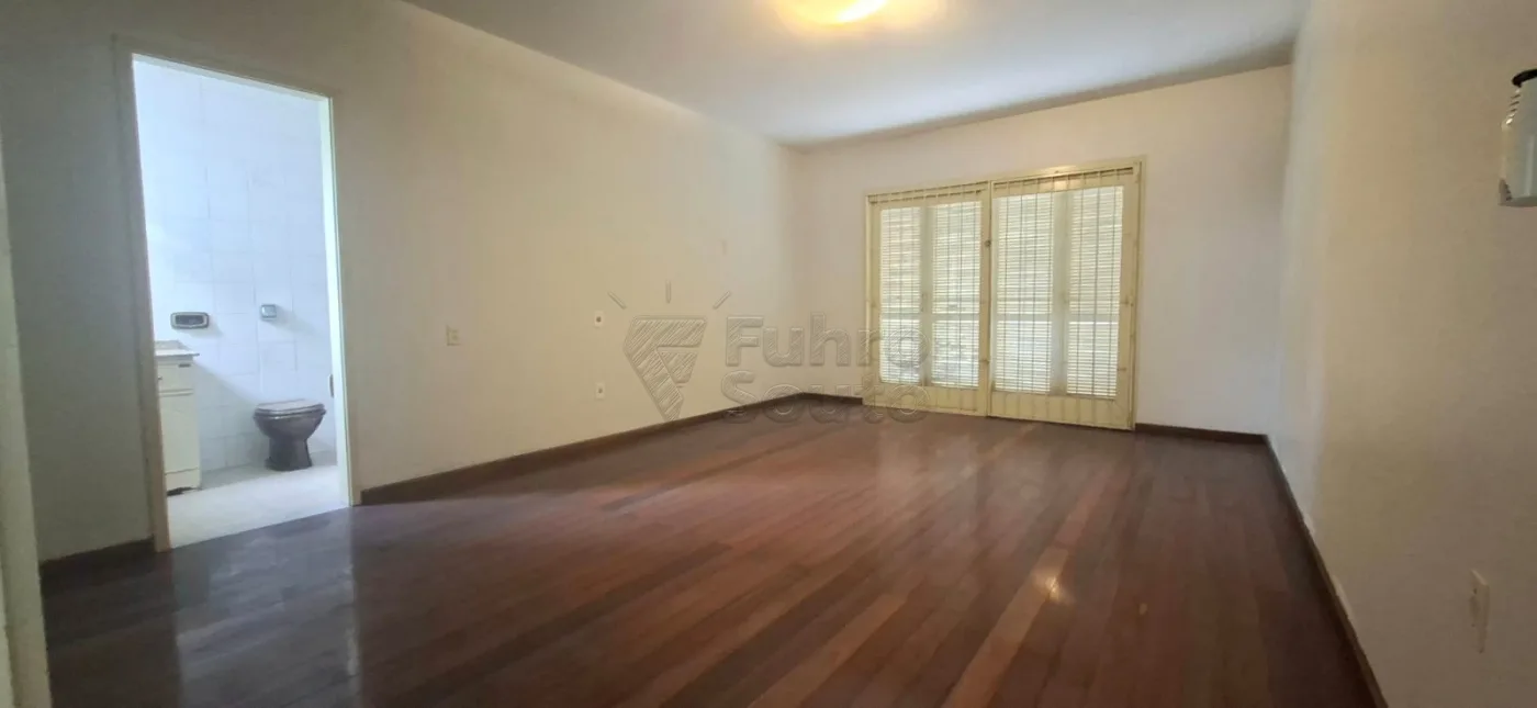 Comprar Casa / Padr&atilde;o em Pelotas R$ 890.000,00 - Foto 16