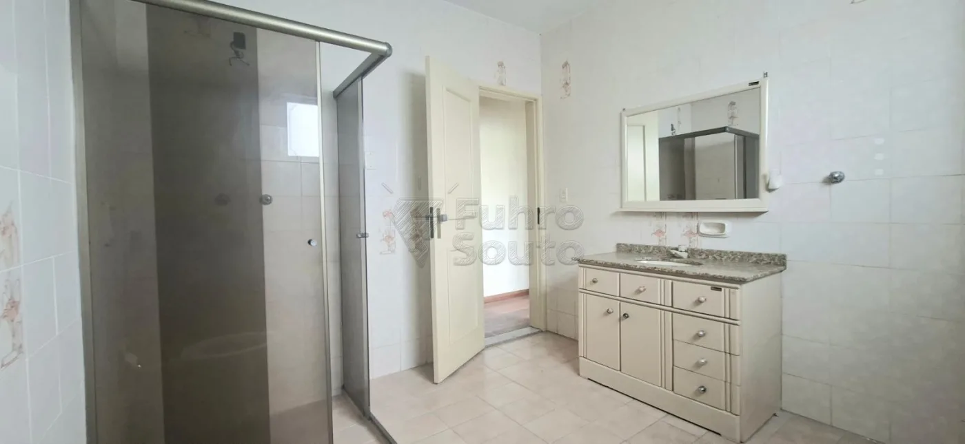Comprar Casa / Padr&atilde;o em Pelotas R$ 890.000,00 - Foto 20