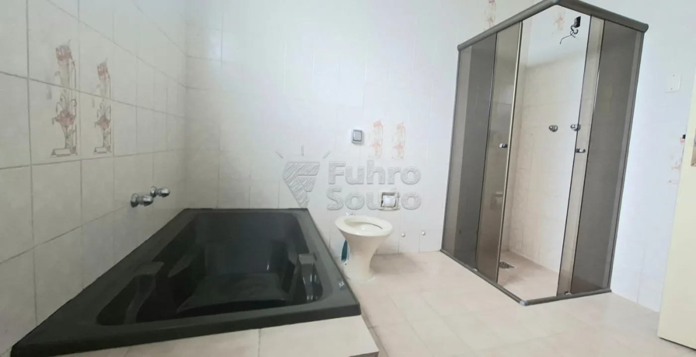 Comprar Casa / Padr&atilde;o em Pelotas R$ 890.000,00 - Foto 19