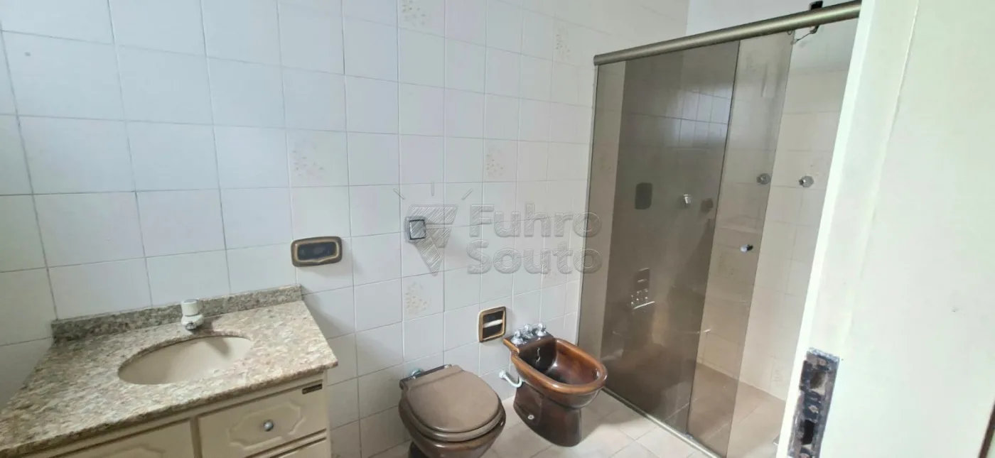 Comprar Casa / Padr&atilde;o em Pelotas R$ 890.000,00 - Foto 21