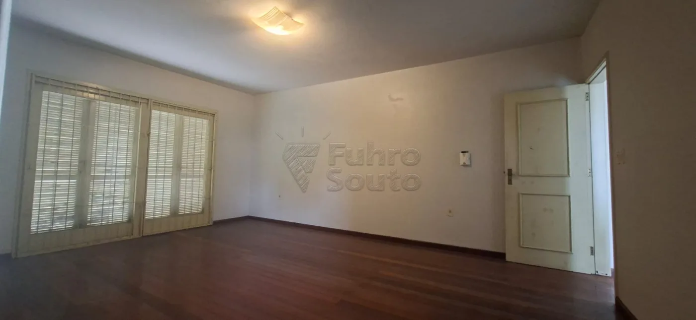 Comprar Casa / Padr&atilde;o em Pelotas R$ 890.000,00 - Foto 17