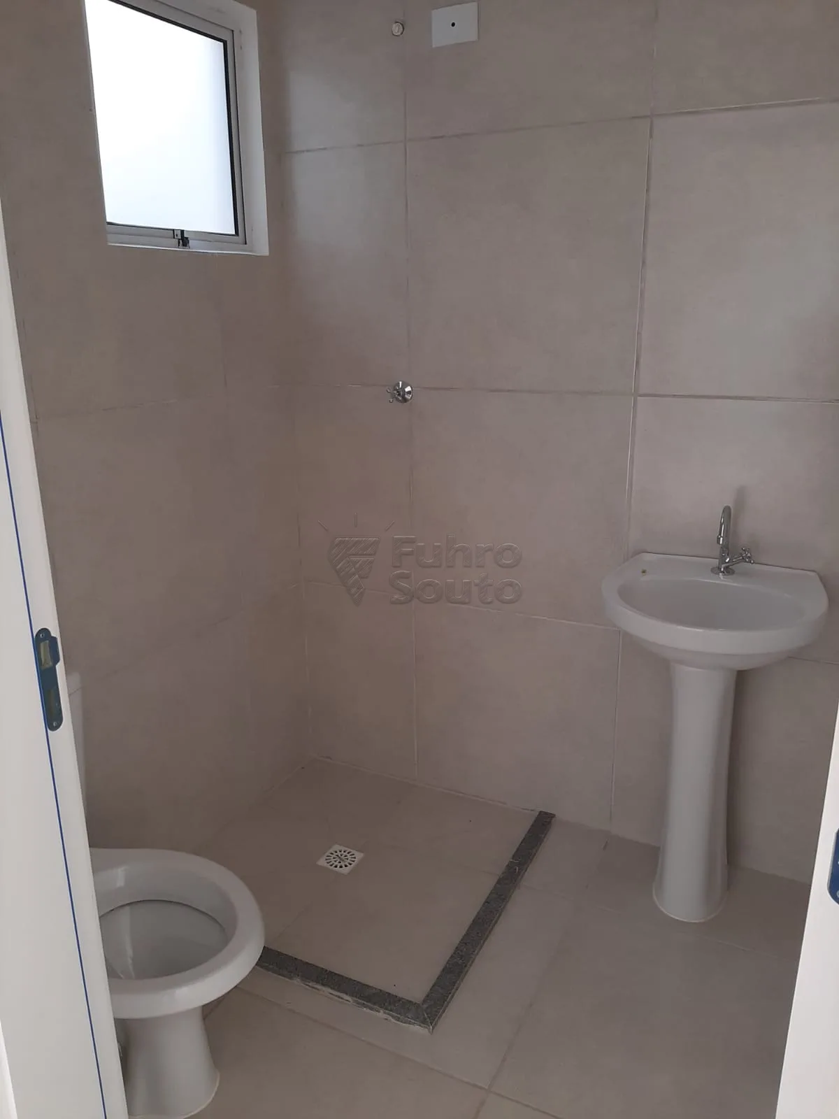 Comprar Apartamento / Padr&atilde;o em Pelotas R$ 140.000,00 - Foto 6