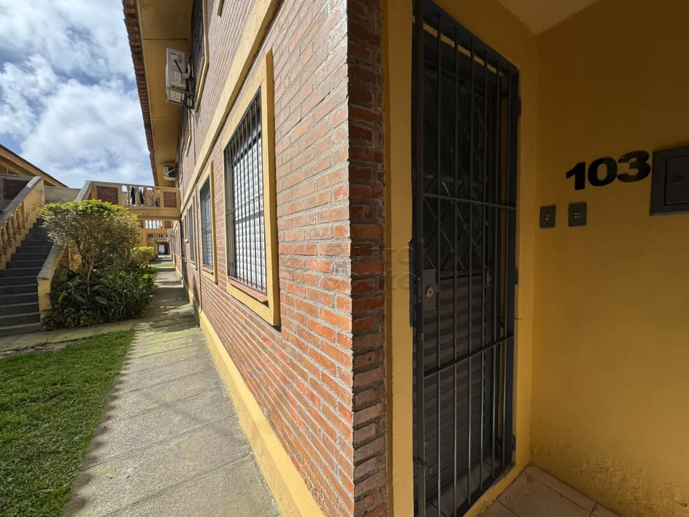 Comprar Apartamento / Padr&atilde;o em Pelotas R$ 124.000,00 - Foto 12