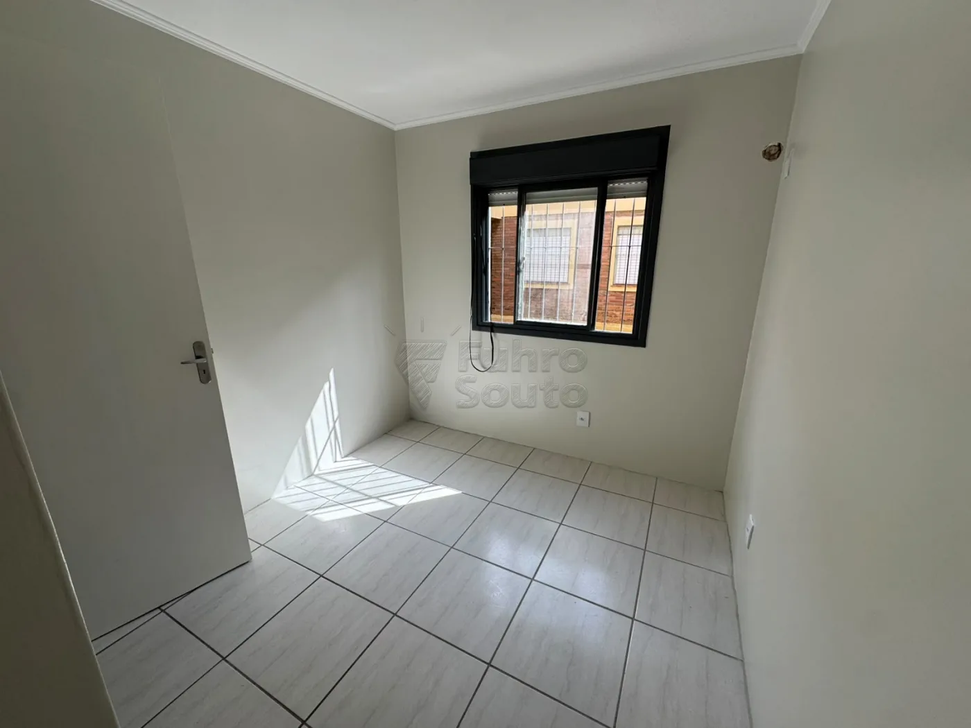 Comprar Apartamento / Padr&atilde;o em Pelotas R$ 124.000,00 - Foto 4