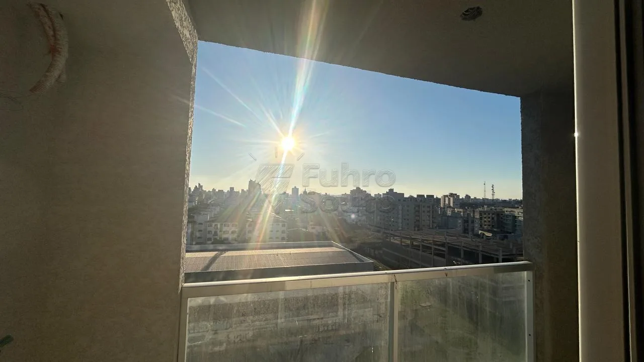 Comprar Apartamento / Padr&atilde;o em Pelotas R$ 300.000,00 - Foto 3