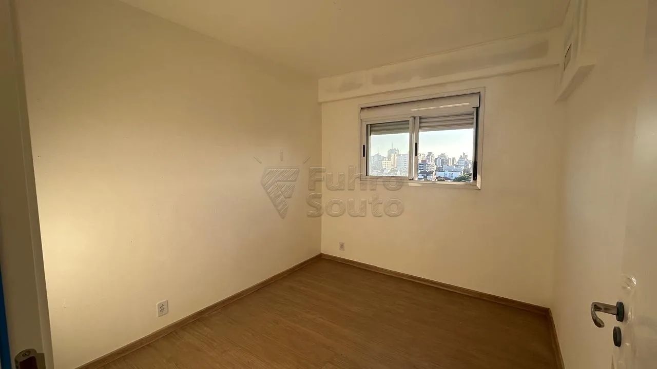 Comprar Apartamento / Padr&atilde;o em Pelotas R$ 300.000,00 - Foto 4