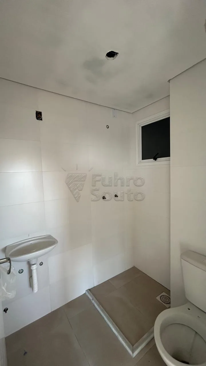 Comprar Apartamento / Padr&atilde;o em Pelotas R$ 300.000,00 - Foto 5