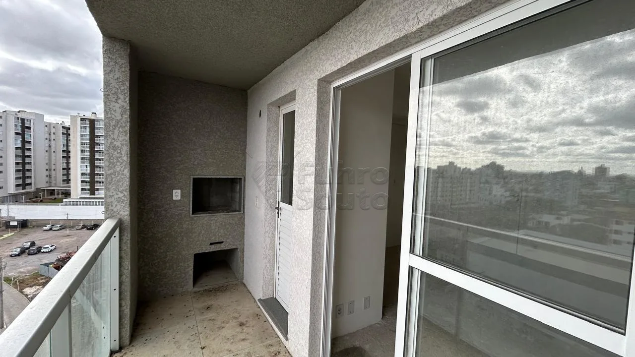 Comprar Apartamento / Padr&atilde;o em Pelotas R$ 300.000,00 - Foto 11