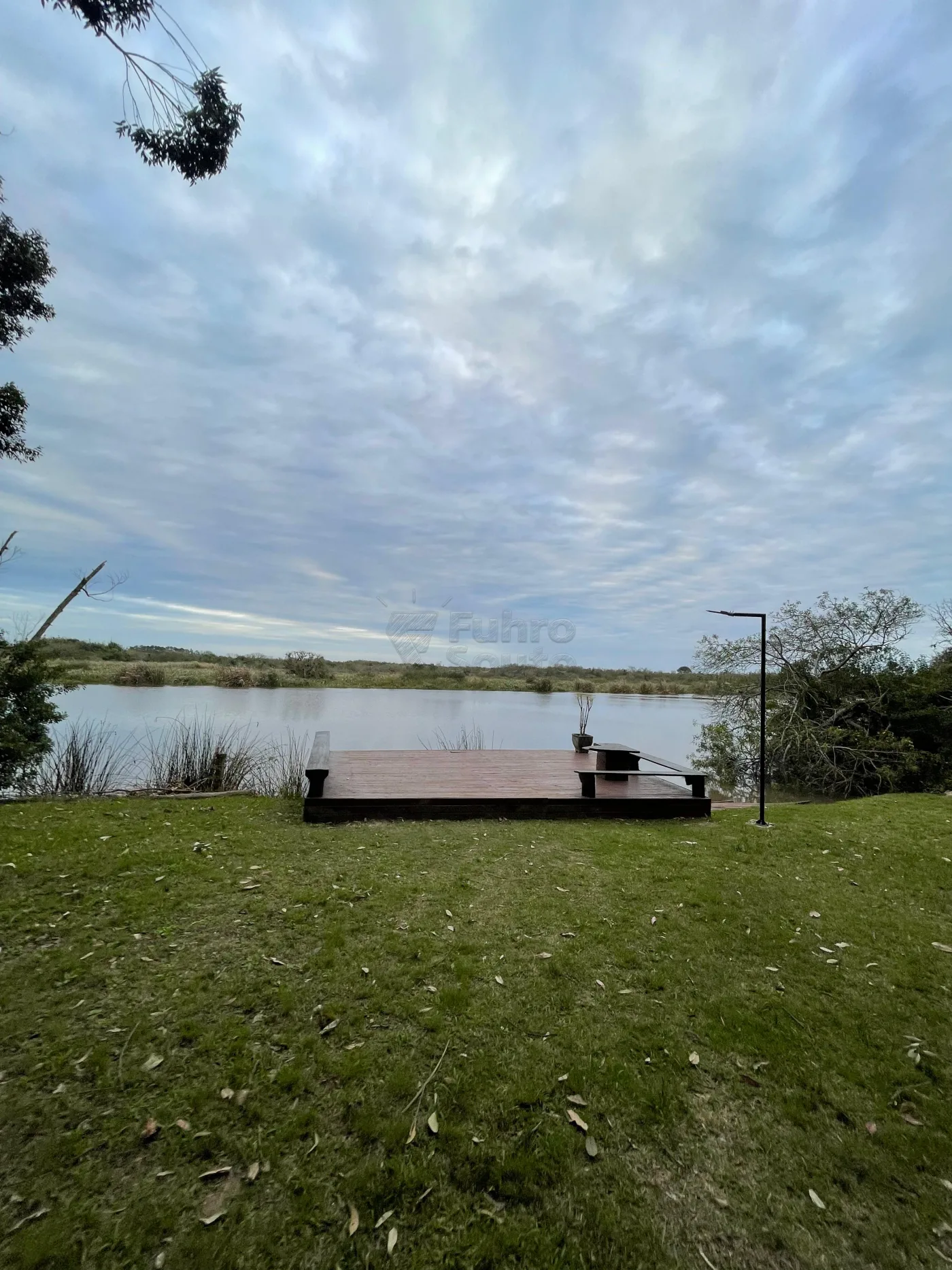 Comprar Terreno / Padr&atilde;o em Pelotas R$ 425.600,00 - Foto 2