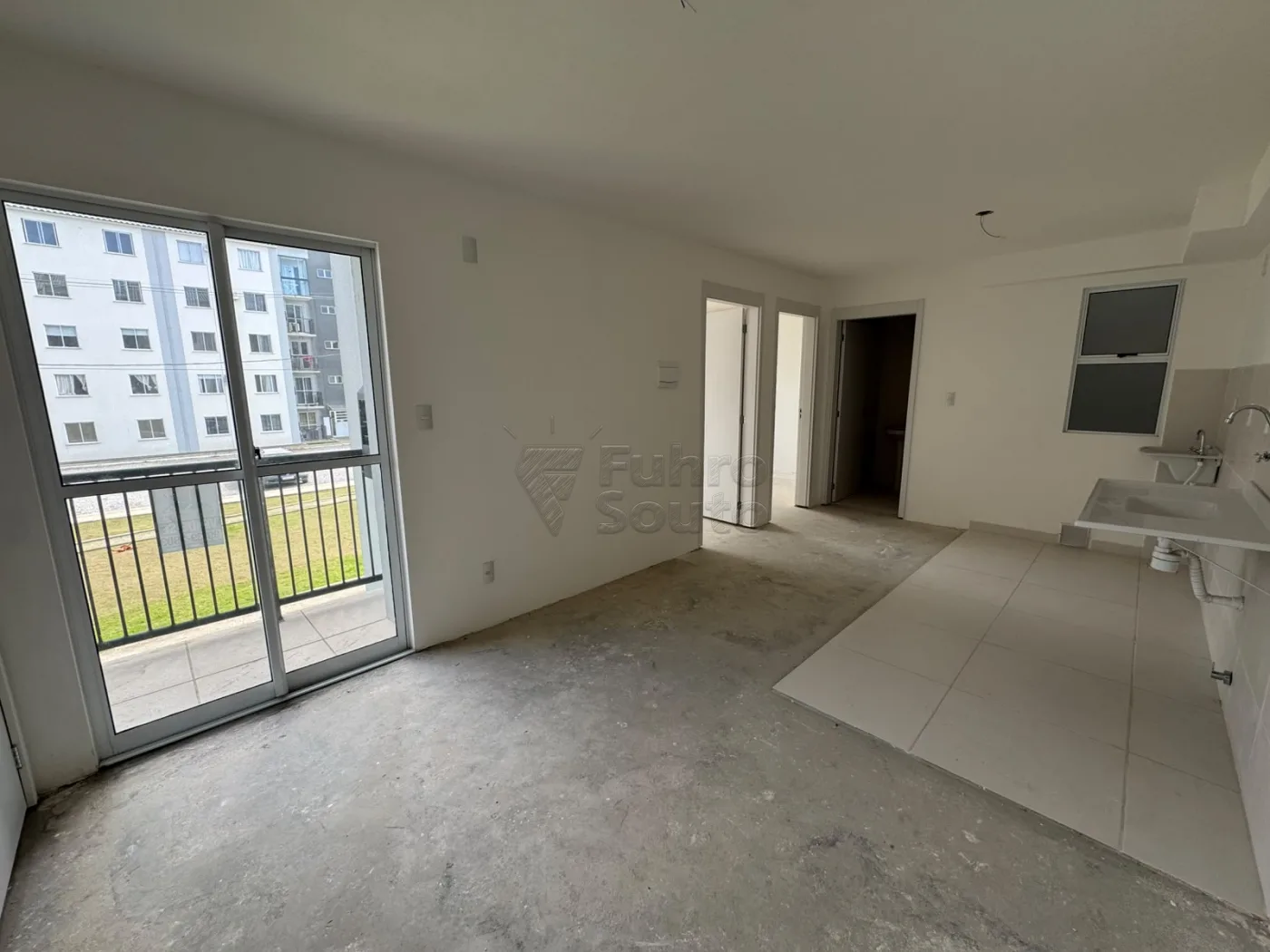 Comprar Apartamento / Padr&atilde;o em Pelotas R$ 180.000,00 - Foto 2