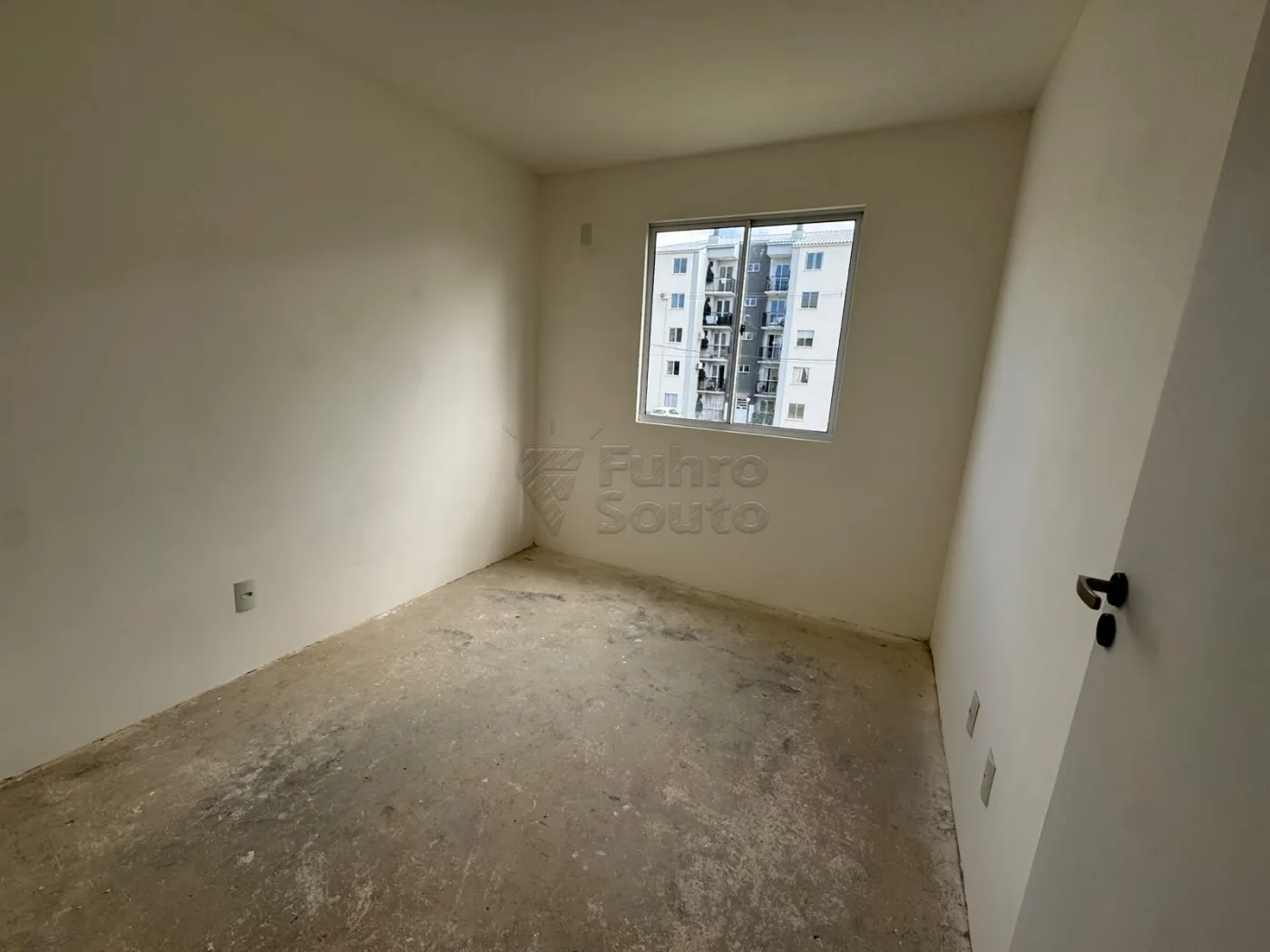 Comprar Apartamento / Padr&atilde;o em Pelotas R$ 180.000,00 - Foto 4