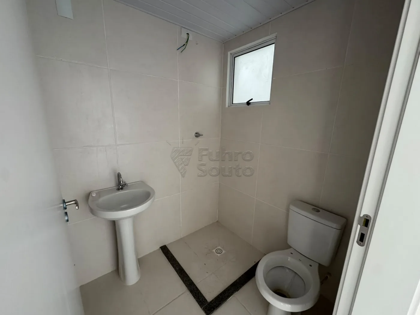 Comprar Apartamento / Padr&atilde;o em Pelotas R$ 180.000,00 - Foto 6