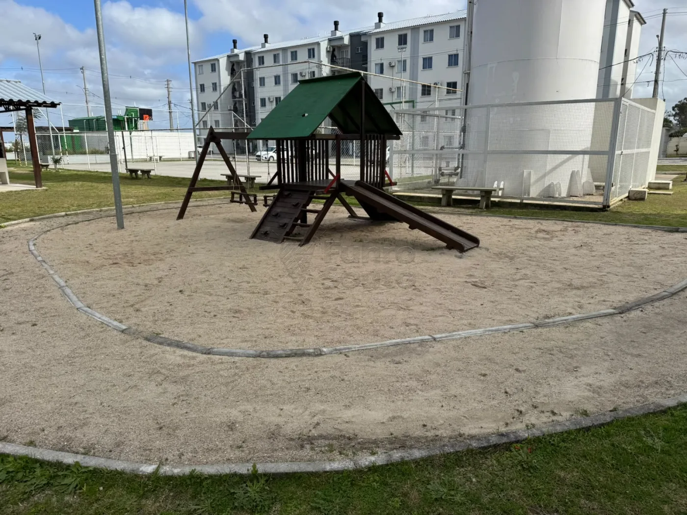 Comprar Apartamento / Padr&atilde;o em Pelotas R$ 180.000,00 - Foto 9