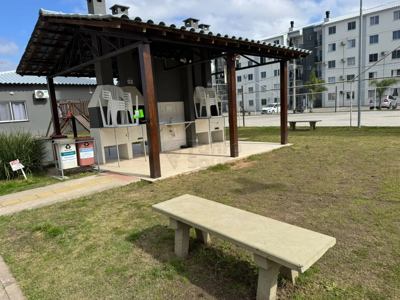 Comprar Apartamento / Padr&atilde;o em Pelotas R$ 180.000,00 - Foto 10