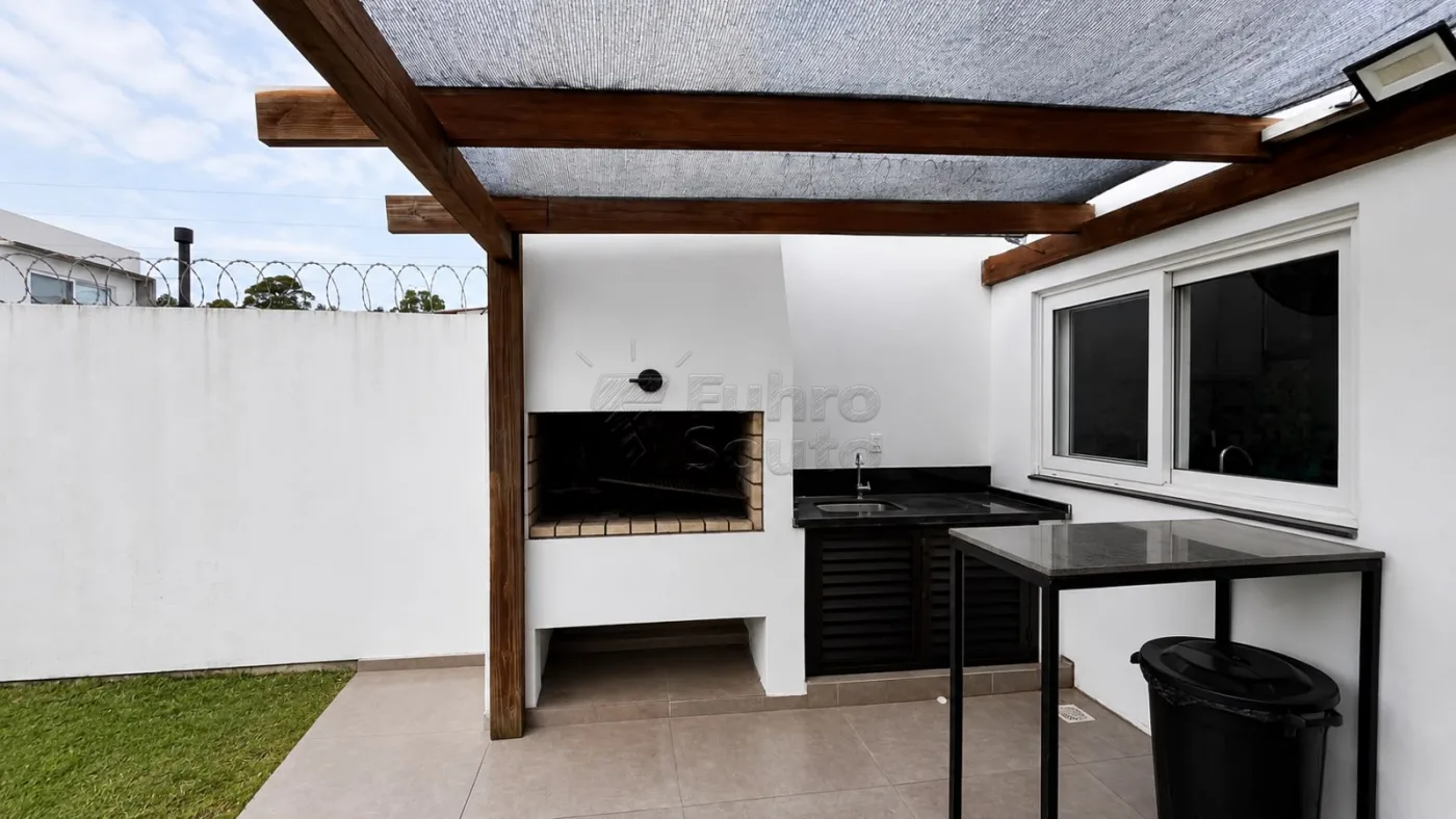 Comprar Casa / Padr&atilde;o em Pelotas R$ 670.000,00 - Foto 14