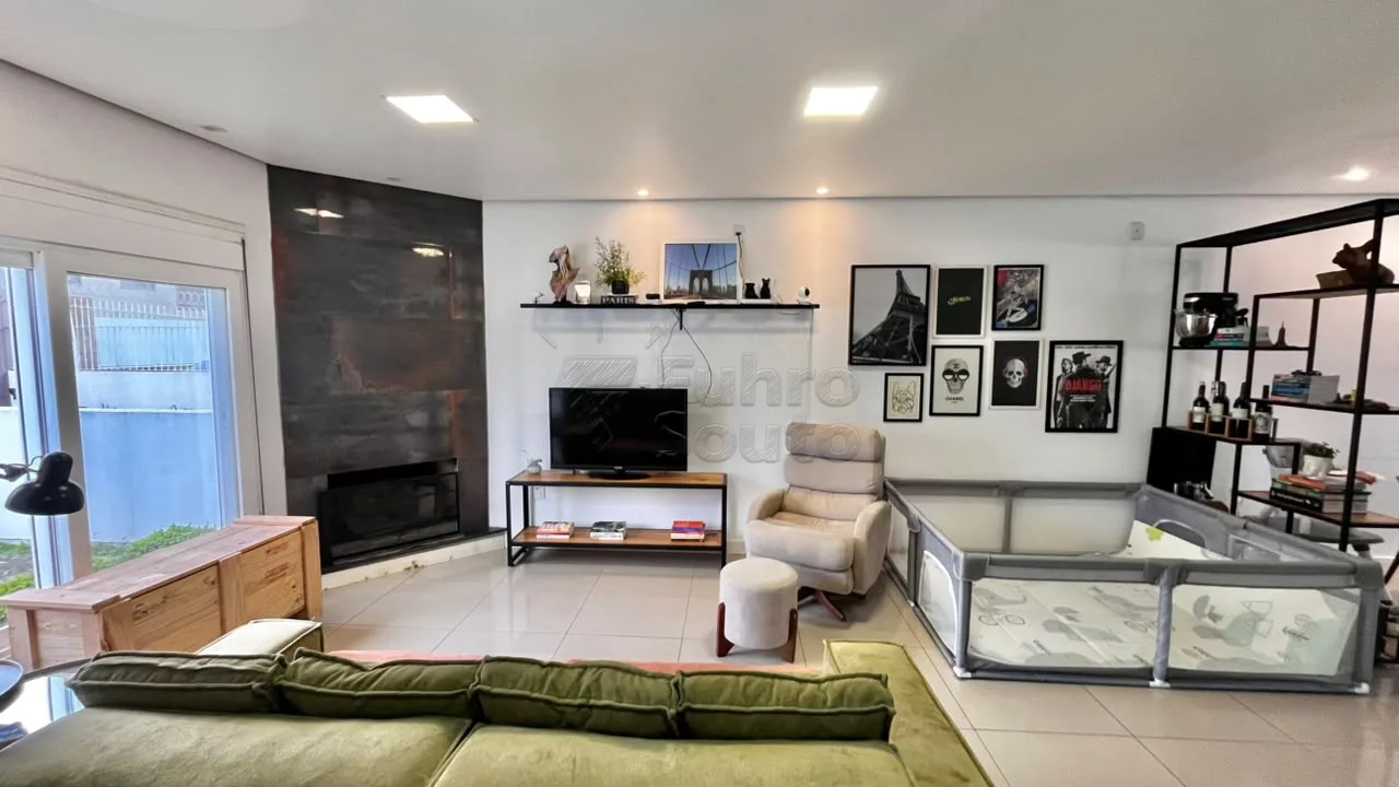 Comprar Casa / Padr&atilde;o em Pelotas R$ 670.000,00 - Foto 2