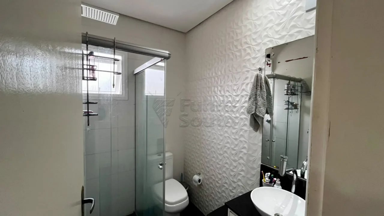 Comprar Casa / Padr&atilde;o em Pelotas R$ 670.000,00 - Foto 10
