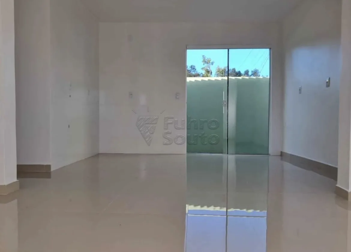 Comprar Casa / Padr&atilde;o em Pelotas R$ 290.000,00 - Foto 2