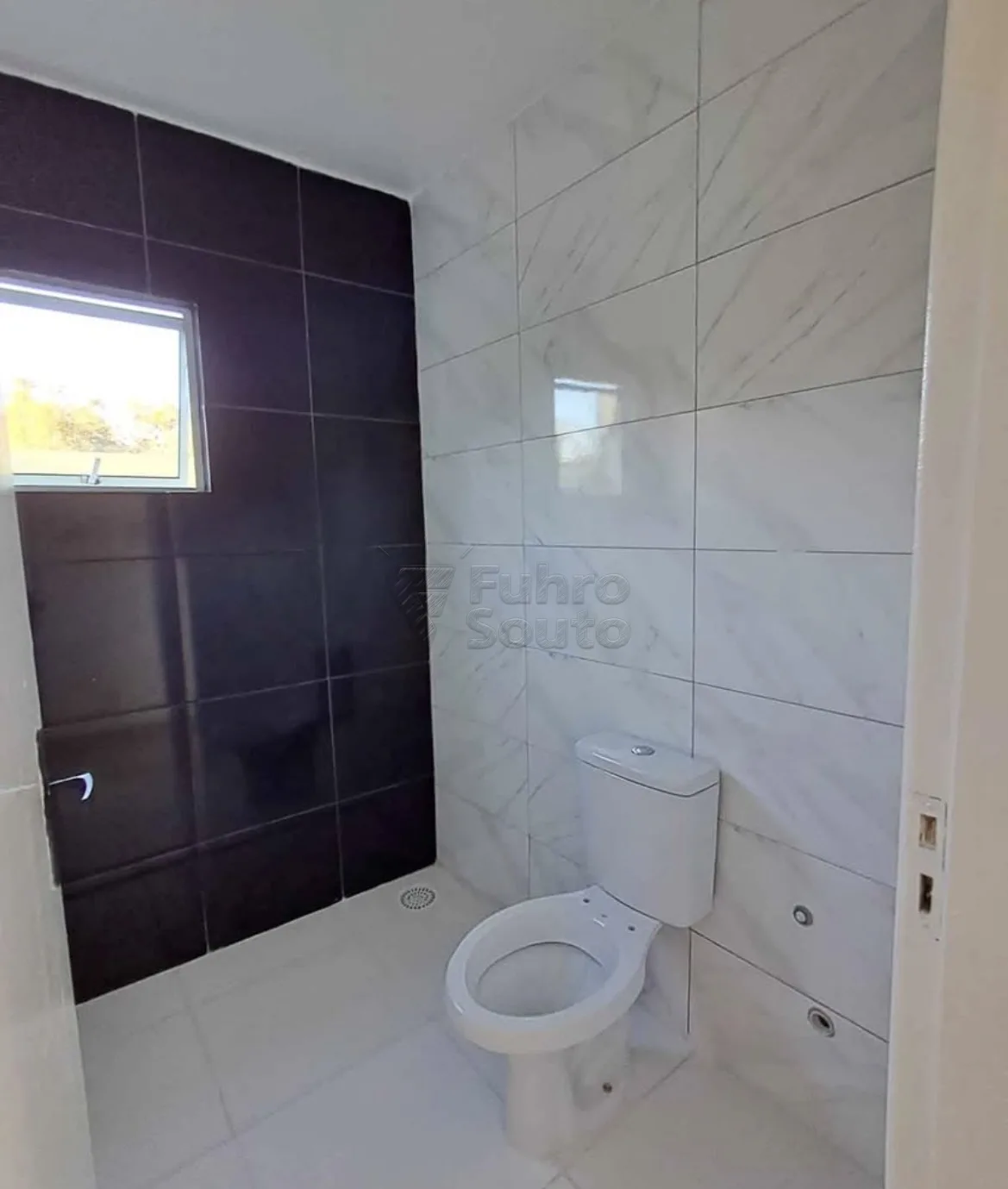 Comprar Casa / Padr&atilde;o em Pelotas R$ 290.000,00 - Foto 6